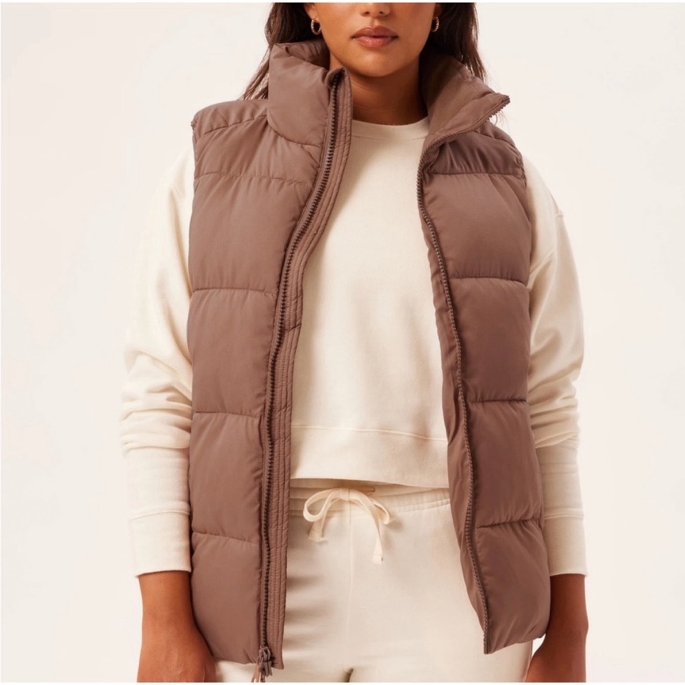 Girlfriend Collective Coffee Everyone Puffer Vest size 9 Water Repellent (4x)